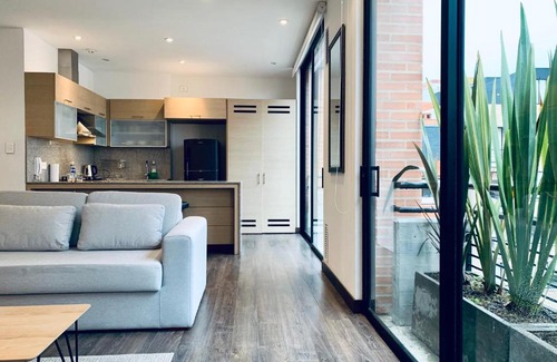 Antiguo Country Apartment | Trendy 1BR in Luxury Building, Parque Virrey