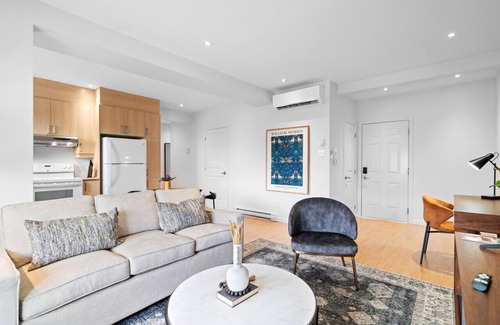 Villeray Apartment | Trendy 2-Bedroom Haven by Jean Talon Market