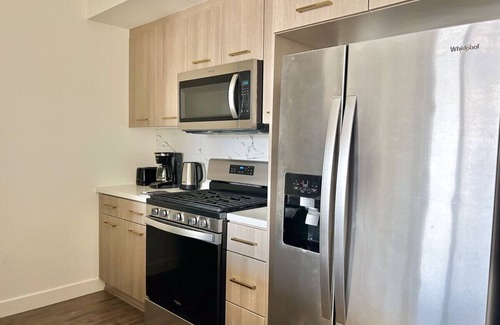 Downtown Apartment | Trendy 2BD2BA Apt in Santa Monica