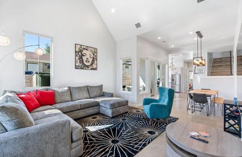 South Manchaca House | Trendy 3 bedroom in South Austin Pet Friendly