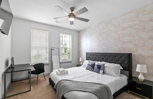 Forest Park Apartment | Trendy 3BR 2BA Urban Oasis