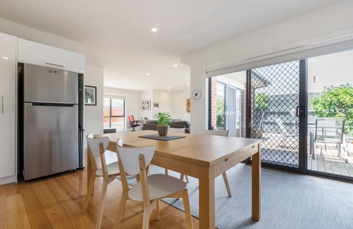 Brunswick West House | Trendy and Spacious Brunswick Stay with Outdoor Deck