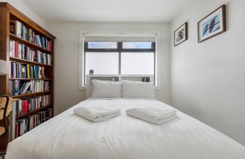 Brunswick West House | Trendy and Spacious Brunswick Stay with Outdoor Deck