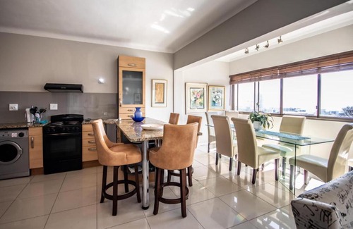 Fresnaye Apartment | Trendy apartment in Fresnaye Cape Town