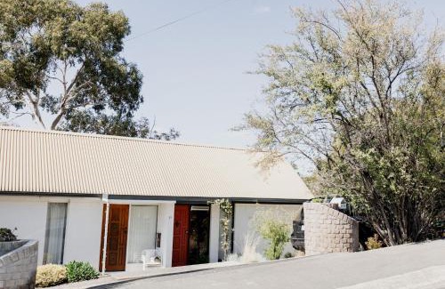 West Hobart Apartment | Trendy apartment in the heart of West Hobart