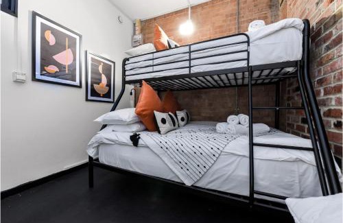 Victoria Apartment | Trendy, Arty, 3BR in Heart of Hipster Hackney!