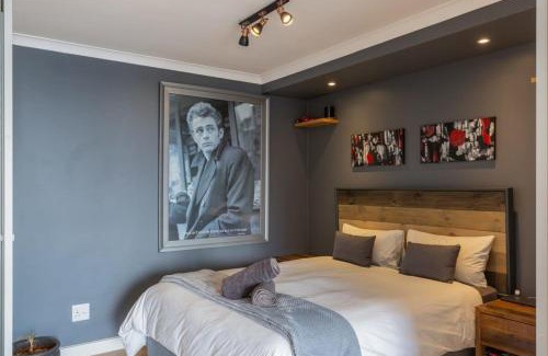 Observatory Apartment | Trendy Bachelor Pad Free Parking Rooftop Pool