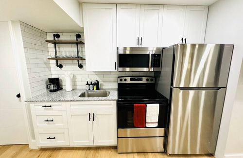 Lake Ridge Apartment | Trendy & Central 2 Bedroom Apt