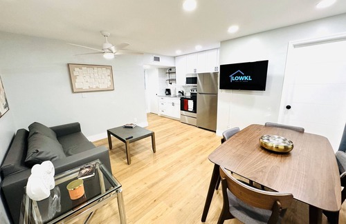 Lake Ridge Apartment | Trendy & Central 2 Bedroom Apt