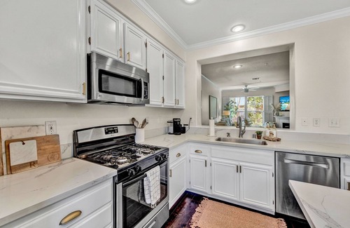 Aliso Viejo House | Trendy Coastal Townhome - Centrally Located!