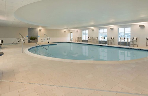 Rosemont House | Trendy & Comfortable King Suite! Pool, Gym, Bar