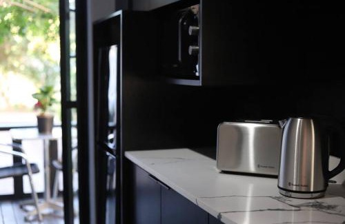 Mowbray Apartment | Trendy Cottage Hideaway
