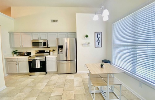 Buford House | 🌈 💫Trendy & Cozy - A Stylish Gem - mins from MOG✨🏡