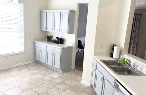 Buford House | 🌈 💫Trendy & Cozy - A Stylish Gem - mins from MOG✨🏡