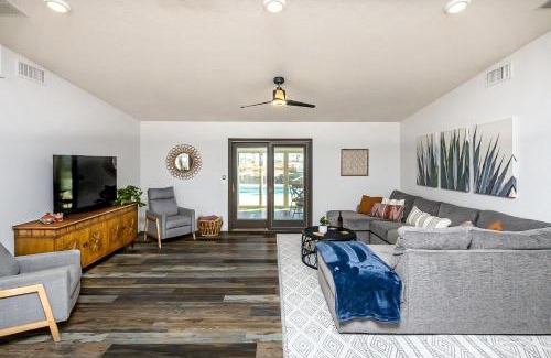 Lake Havasu City House | Trendy Desert Getaway Pool, Spa, Game Room