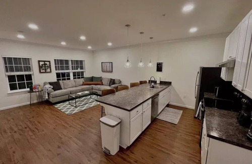 East York Apartment | Trendy East York Apartment Near Fairgrounds