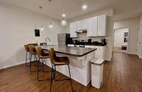 East York Apartment | Trendy East York Apartment Near Fairgrounds