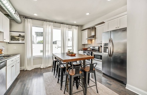 Fishtown Apartment | Trendy Fishtown 2B/2.5B w/Parking & Roof Deck!