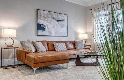 Riverside Apartment | Trendy Historic Apt - Blocks from Shoppes of Avondale