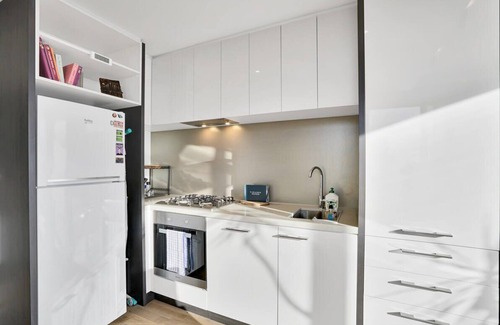 Brunswick Apartment | Trendy Inner-City Living Brunswick Apt. for Two!