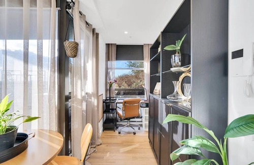 Brunswick Apartment | Trendy Inner-City Living Brunswick Apt. for Two!