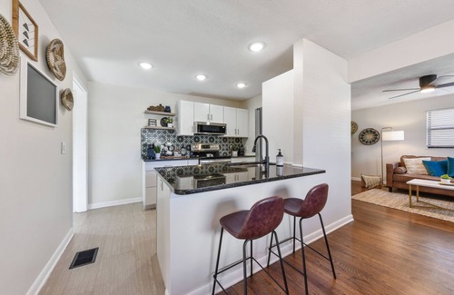 Lakeshore South House | Trendy Jax Home Near Downtown, 30-mins to Beach