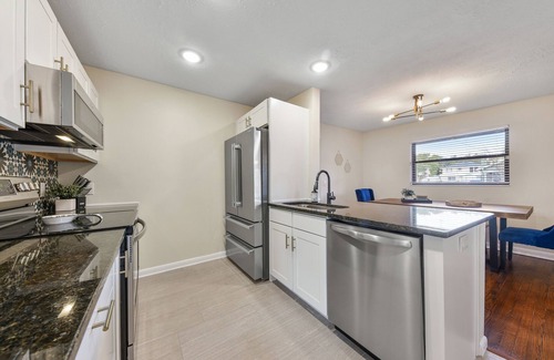 Lakeshore South House | Trendy Jax Home Near Downtown, 30-mins to Beach