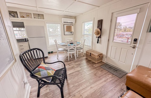 Morehead City Apartment | Trendy Loft w/Energetic Outdoors - 5 min from the beach and pet friendly!