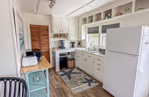 Morehead City Apartment | Trendy Loft w/Energetic Outdoors - 5 min from the beach and pet friendly!