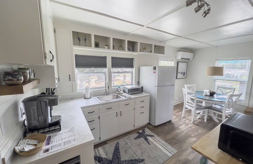 Morehead City Apartment | Trendy Loft w/Energetic Outdoors - 5 min from the beach and pet friendly!