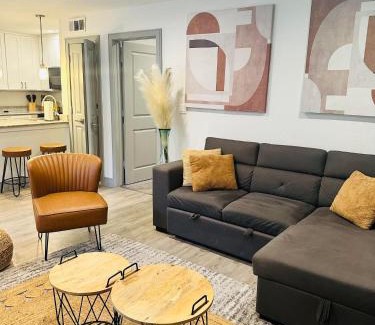 Montrose Apartment | Trendy Midtown Apartment