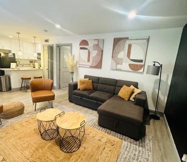 Montrose Apartment | Trendy Midtown Apartment