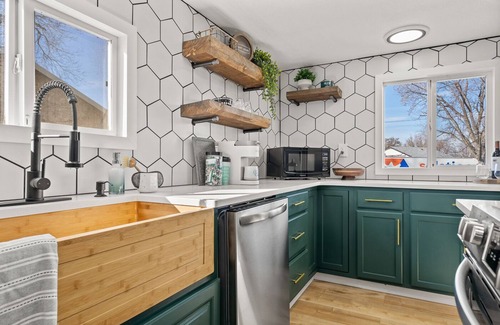 Richland House | Trendy & Modern. Furry Friends welcome!