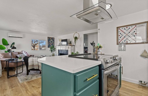 Richland House | Trendy & Modern. Furry Friends welcome!