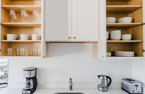 Old Mountain View Apartment | Trendy Mountain View 1BR w/Pool, nr Caltrain & Nightlife, by Blueground