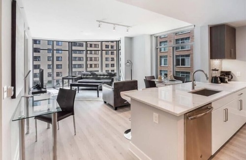 Woodmont Triangle Apartment | Trendy Neighbourhood | Bethesda MD | Near NIH & Metro by GLS