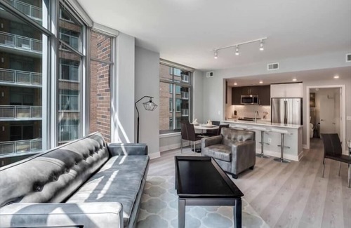 Woodmont Triangle Apartment | Trendy Neighbourhood | Bethesda MD | Near NIH & Metro by GLS