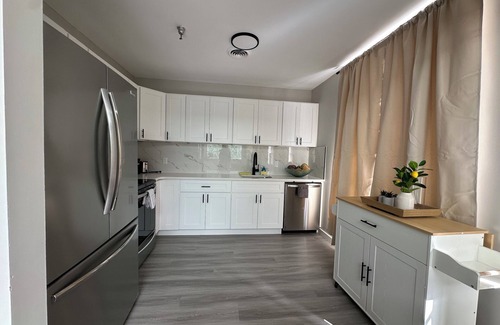 Albany Apartment | Trendy Parkside 2-bedroom with Private Entrance