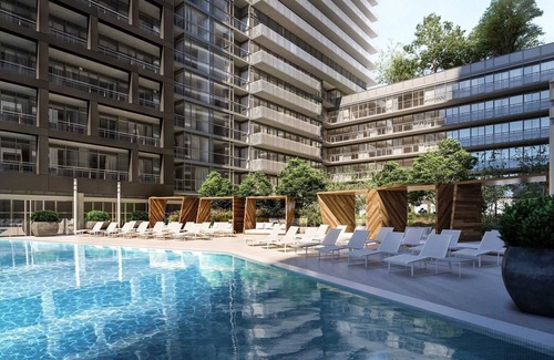 Old Town Condo | Trendy Resorts-Style Condo + Pool + Gym + Parking!