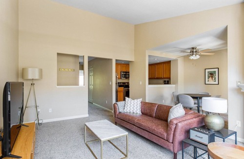 Santa Clara Apartment | Trendy Santa Clara 2BR w/W/D, Gym, Pool, walk to Safeway, by Blueground