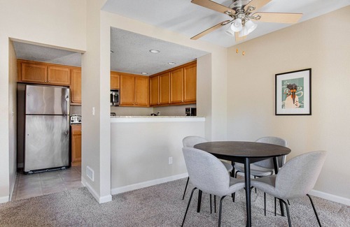 Santa Clara Apartment | Trendy Santa Clara 2BR w/W/D, Gym, Pool, walk to Safeway, by Blueground