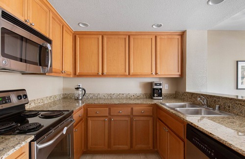 Santa Clara Apartment | Trendy Santa Clara 2BR w/W/D, Gym, Pool, walk to Safeway, by Blueground
