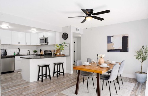 Citrus Heights House | Trendy & Snug 2BR Sacramento Home with King Bed