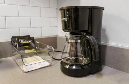 Hyde Park Apartment | Trendy Studio Apartment in Chicago - Kenwood 103 & 303 rep