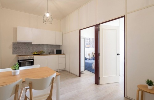 Uniao de Freguesias do Centro Apartment | Trendy Sunny Flat w/Balcony | Clérigos