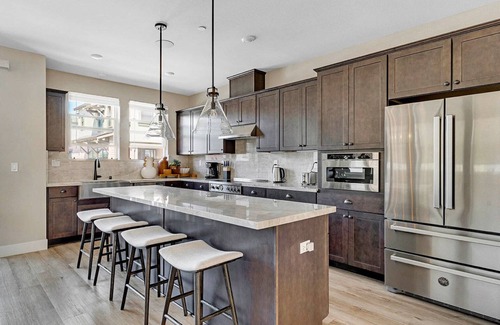 Sunnyvale House | Trendy Sunnyvale 3BR w/Parking & W/D, nr Groceries, by Blueground