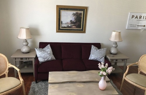 Waterbury Condo | Trendy & Timeless: Home away from home