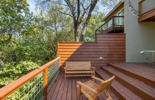 Travis Heights House | Trendy Townhome in Travis Heights ~ Parking