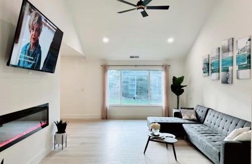 Elk Grove House | Trendy Trenholm