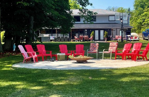Hastings Cottage | Trendy Trent River Retreat - Cottage in Hastings n5 bdrm + den, 9 beds, 2.5 bath